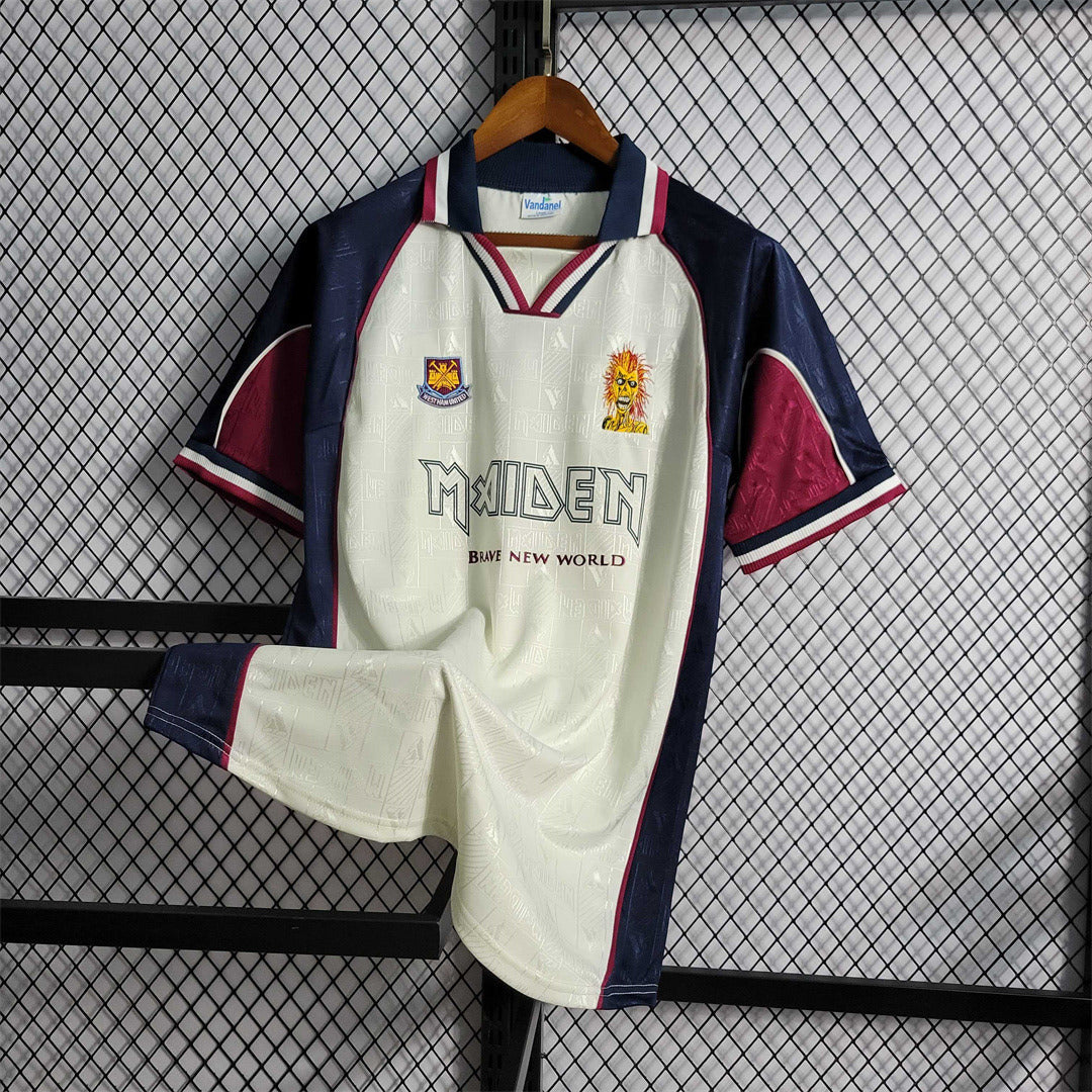 Camiseta retro de la edición visitante del West Ham Iron Maiden de 1999