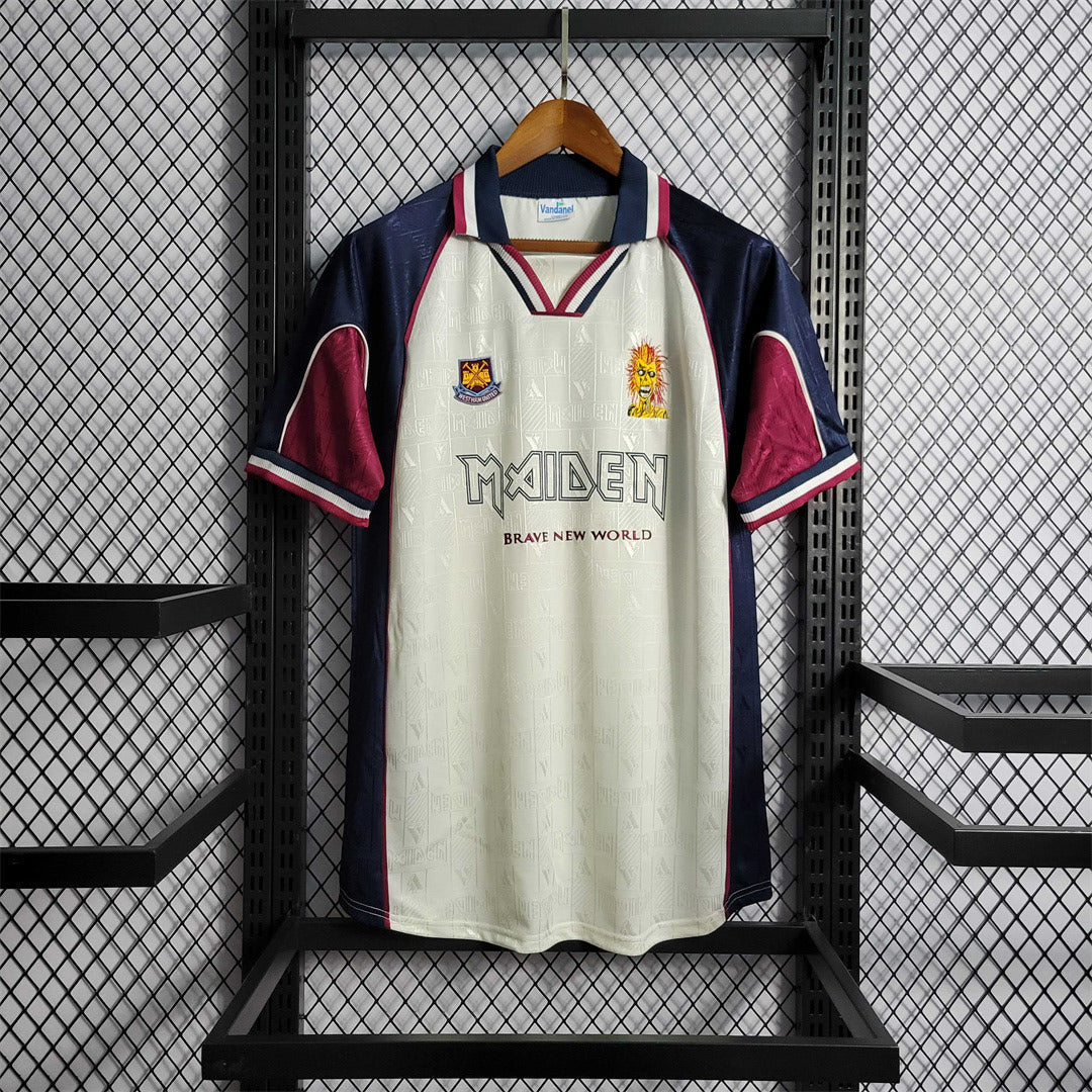 Camiseta retro de la edición visitante del West Ham Iron Maiden de 1999