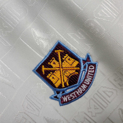 Camiseta retro de la edición visitante del West Ham Iron Maiden de 1999